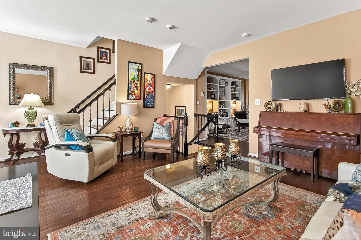 8445 CARMELA CIR, SPRINGFIELD, Virginia 22153, 3 Bedrooms Bedrooms, ,3 BathroomsBathrooms,Residential,For sale,8445 CARMELA CIR,VAFX2285780 MLS # VAFX2285780