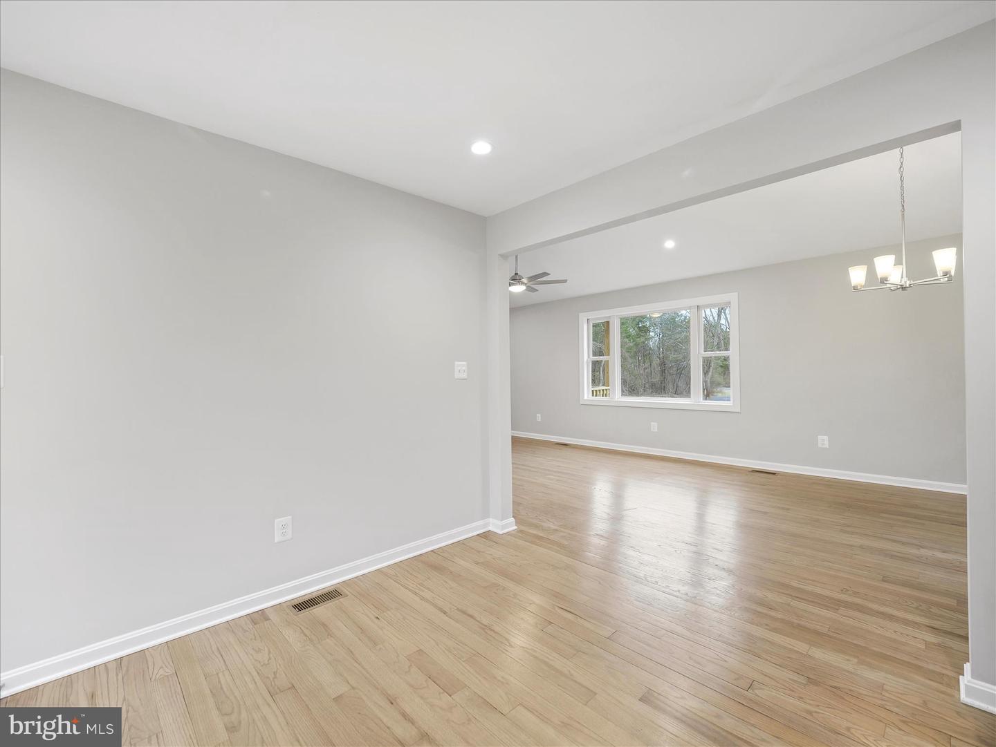 75 SOUTHERN DR, STRASBURG, Virginia 22657, 2 Bedrooms Bedrooms, 7 Rooms Rooms,2 BathroomsBathrooms,Residential,For sale,75 SOUTHERN DR,VAWR2013126 MLS # VAWR2013126