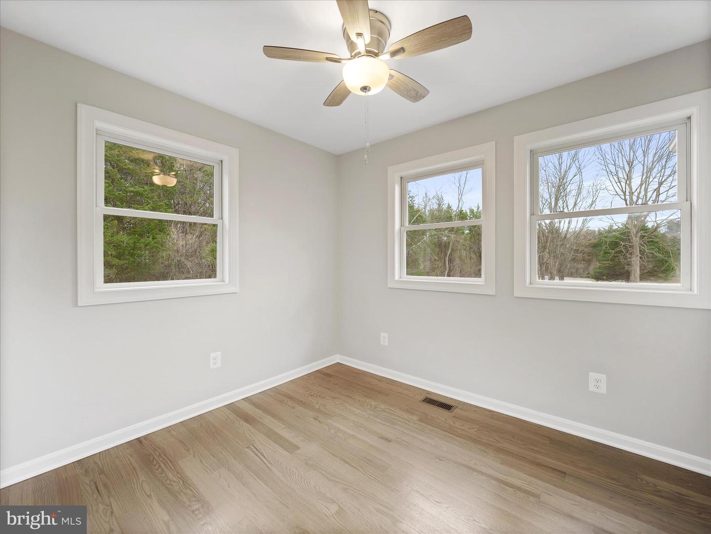 75 SOUTHERN DR, STRASBURG, Virginia 22657, 2 Bedrooms Bedrooms, 7 Rooms Rooms,2 BathroomsBathrooms,Residential,For sale,75 SOUTHERN DR,VAWR2013126 MLS # VAWR2013126