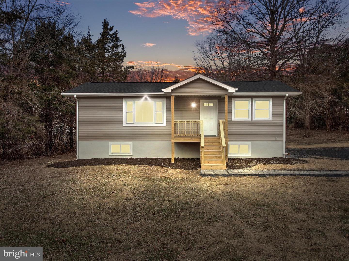 75 SOUTHERN DR, STRASBURG, Virginia 22657, 2 Bedrooms Bedrooms, 7 Rooms Rooms,2 BathroomsBathrooms,Residential,For sale,75 SOUTHERN DR,VAWR2013126 MLS # VAWR2013126