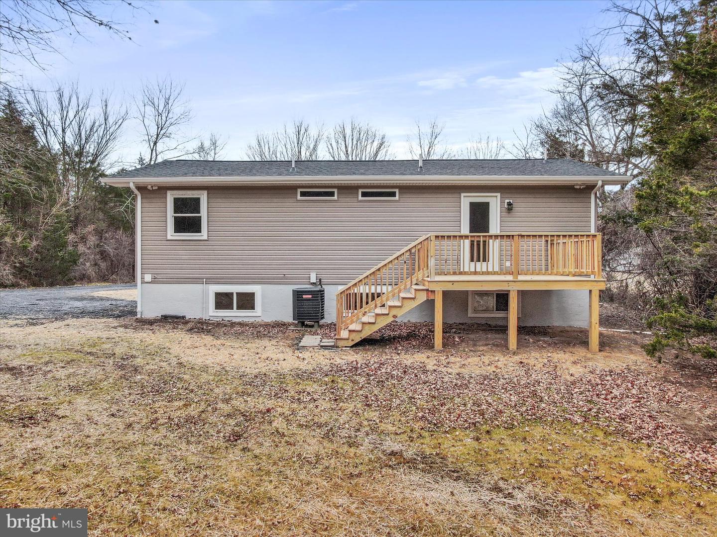 75 SOUTHERN DR, STRASBURG, Virginia 22657, 2 Bedrooms Bedrooms, 7 Rooms Rooms,2 BathroomsBathrooms,Residential,For sale,75 SOUTHERN DR,VAWR2013126 MLS # VAWR2013126