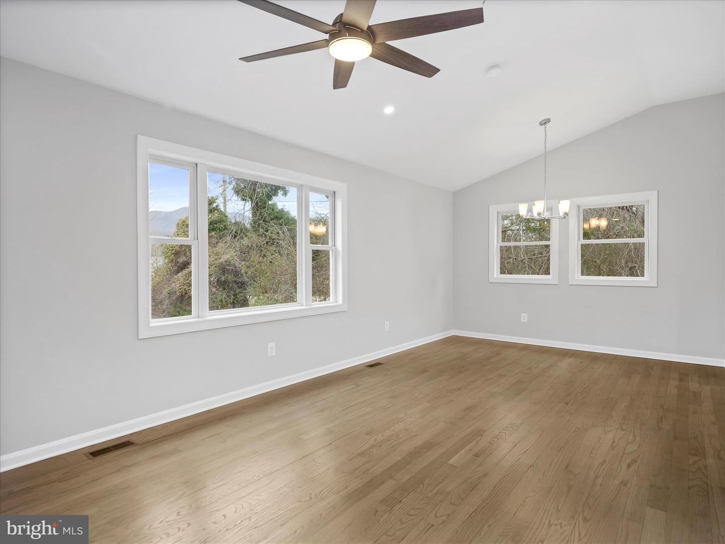 75 SOUTHERN DR, STRASBURG, Virginia 22657, 2 Bedrooms Bedrooms, 7 Rooms Rooms,2 BathroomsBathrooms,Residential,For sale,75 SOUTHERN DR,VAWR2013126 MLS # VAWR2013126