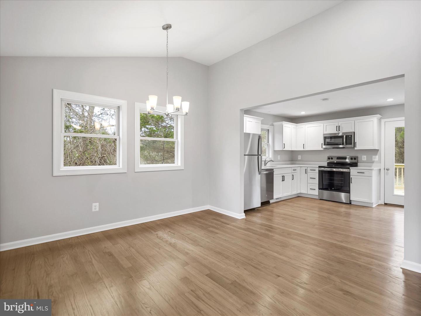 75 SOUTHERN DR, STRASBURG, Virginia 22657, 2 Bedrooms Bedrooms, 7 Rooms Rooms,2 BathroomsBathrooms,Residential,For sale,75 SOUTHERN DR,VAWR2013126 MLS # VAWR2013126