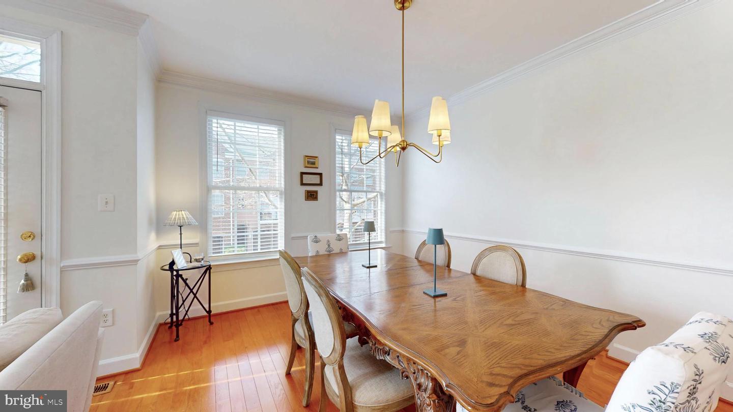 160 HERNDON MILL CIR, HERNDON, Virginia 20170, 3 Bedrooms Bedrooms, 7 Rooms Rooms,3 BathroomsBathrooms,Residential,For sale,160 HERNDON MILL CIR,VAFX2285862 MLS # VAFX2285862