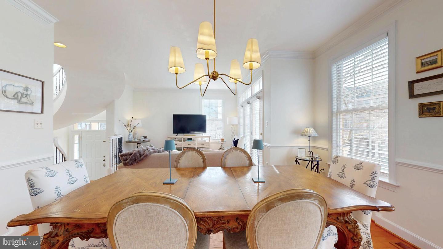 160 HERNDON MILL CIR, HERNDON, Virginia 20170, 3 Bedrooms Bedrooms, 7 Rooms Rooms,3 BathroomsBathrooms,Residential,For sale,160 HERNDON MILL CIR,VAFX2285862 MLS # VAFX2285862