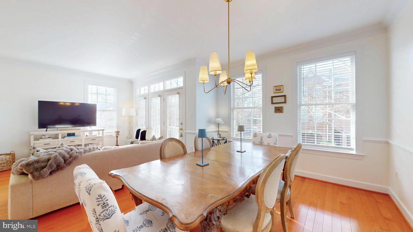 160 HERNDON MILL CIR, HERNDON, Virginia 20170, 3 Bedrooms Bedrooms, 7 Rooms Rooms,3 BathroomsBathrooms,Residential,For sale,160 HERNDON MILL CIR,VAFX2285862 MLS # VAFX2285862