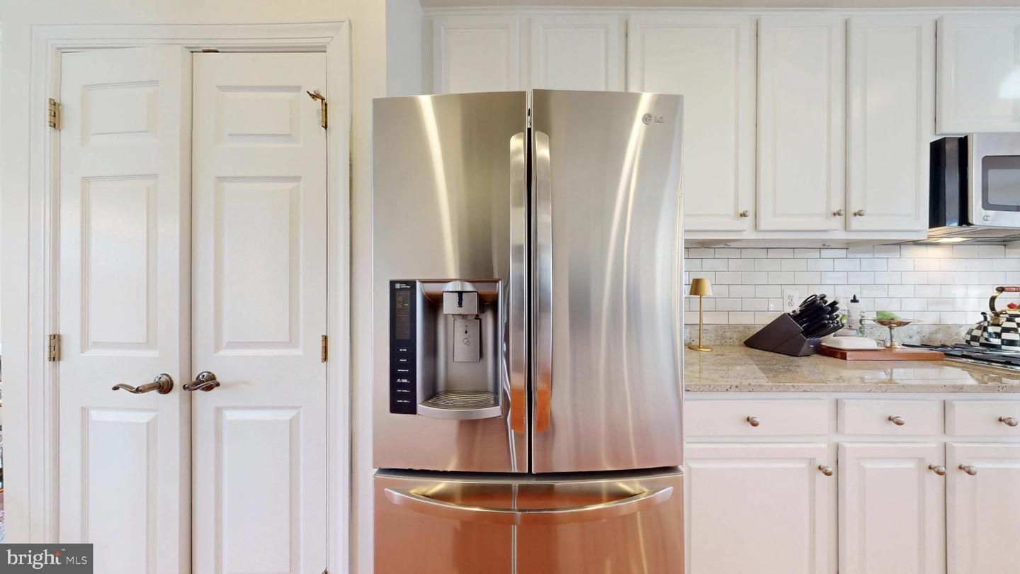 160 HERNDON MILL CIR, HERNDON, Virginia 20170, 3 Bedrooms Bedrooms, 7 Rooms Rooms,3 BathroomsBathrooms,Residential,For sale,160 HERNDON MILL CIR,VAFX2285862 MLS # VAFX2285862