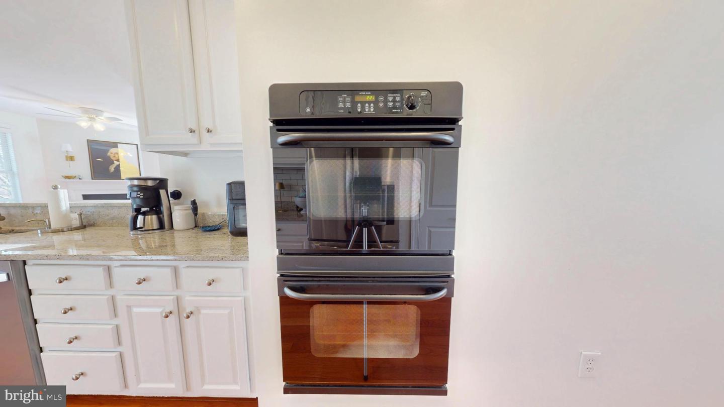 160 HERNDON MILL CIR, HERNDON, Virginia 20170, 3 Bedrooms Bedrooms, 7 Rooms Rooms,3 BathroomsBathrooms,Residential,For sale,160 HERNDON MILL CIR,VAFX2285862 MLS # VAFX2285862