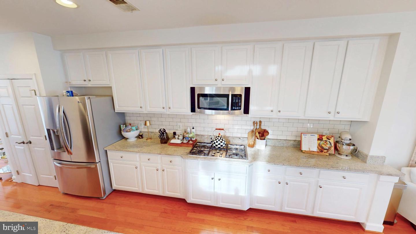 160 HERNDON MILL CIR, HERNDON, Virginia 20170, 3 Bedrooms Bedrooms, 7 Rooms Rooms,3 BathroomsBathrooms,Residential,For sale,160 HERNDON MILL CIR,VAFX2285862 MLS # VAFX2285862