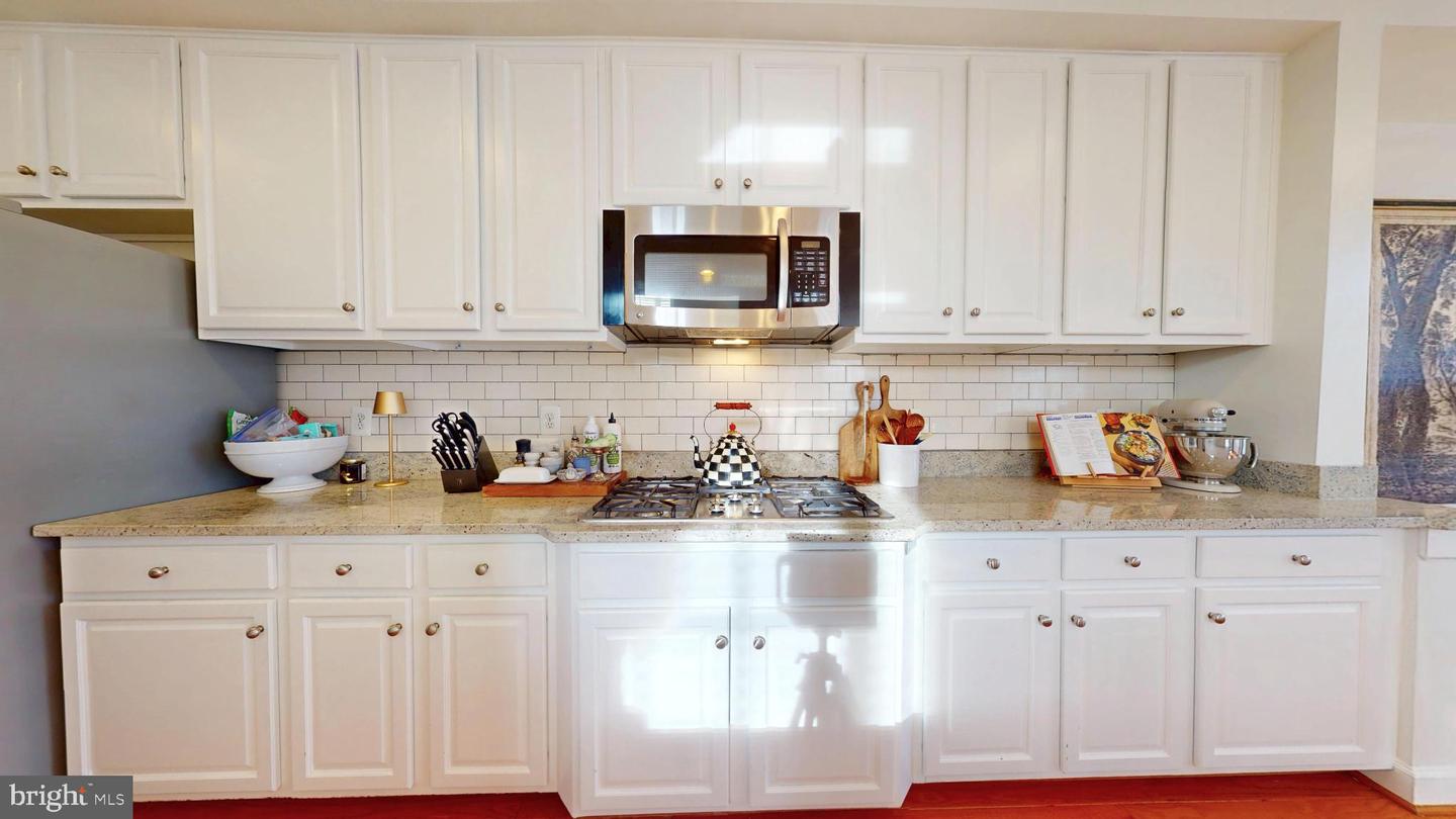 160 HERNDON MILL CIR, HERNDON, Virginia 20170, 3 Bedrooms Bedrooms, 7 Rooms Rooms,3 BathroomsBathrooms,Residential,For sale,160 HERNDON MILL CIR,VAFX2285862 MLS # VAFX2285862