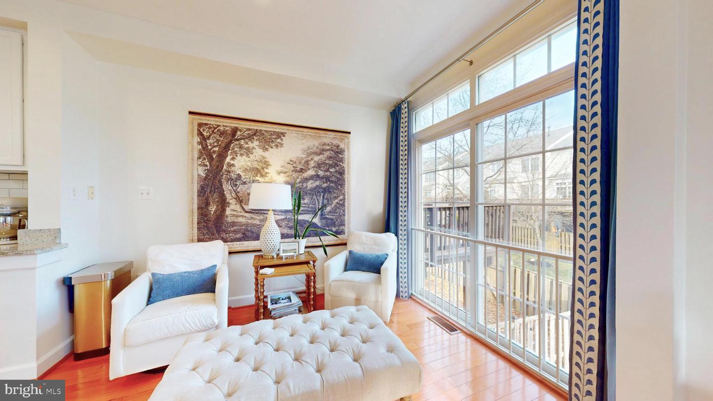 160 HERNDON MILL CIR, HERNDON, Virginia 20170, 3 Bedrooms Bedrooms, 7 Rooms Rooms,3 BathroomsBathrooms,Residential,For sale,160 HERNDON MILL CIR,VAFX2285862 MLS # VAFX2285862