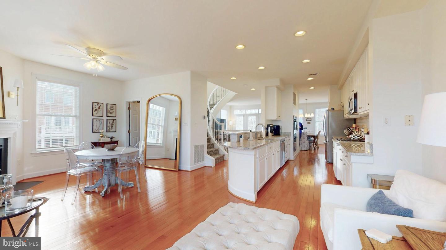 160 HERNDON MILL CIR, HERNDON, Virginia 20170, 3 Bedrooms Bedrooms, 7 Rooms Rooms,3 BathroomsBathrooms,Residential,For sale,160 HERNDON MILL CIR,VAFX2285862 MLS # VAFX2285862