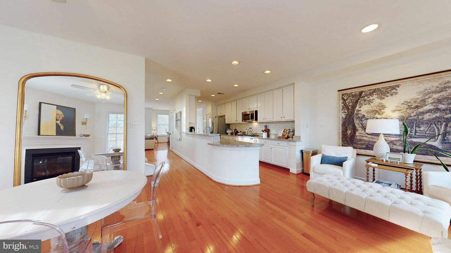 160 HERNDON MILL CIR, HERNDON, Virginia 20170, 3 Bedrooms Bedrooms, 7 Rooms Rooms,3 BathroomsBathrooms,Residential,For sale,160 HERNDON MILL CIR,VAFX2285862 MLS # VAFX2285862