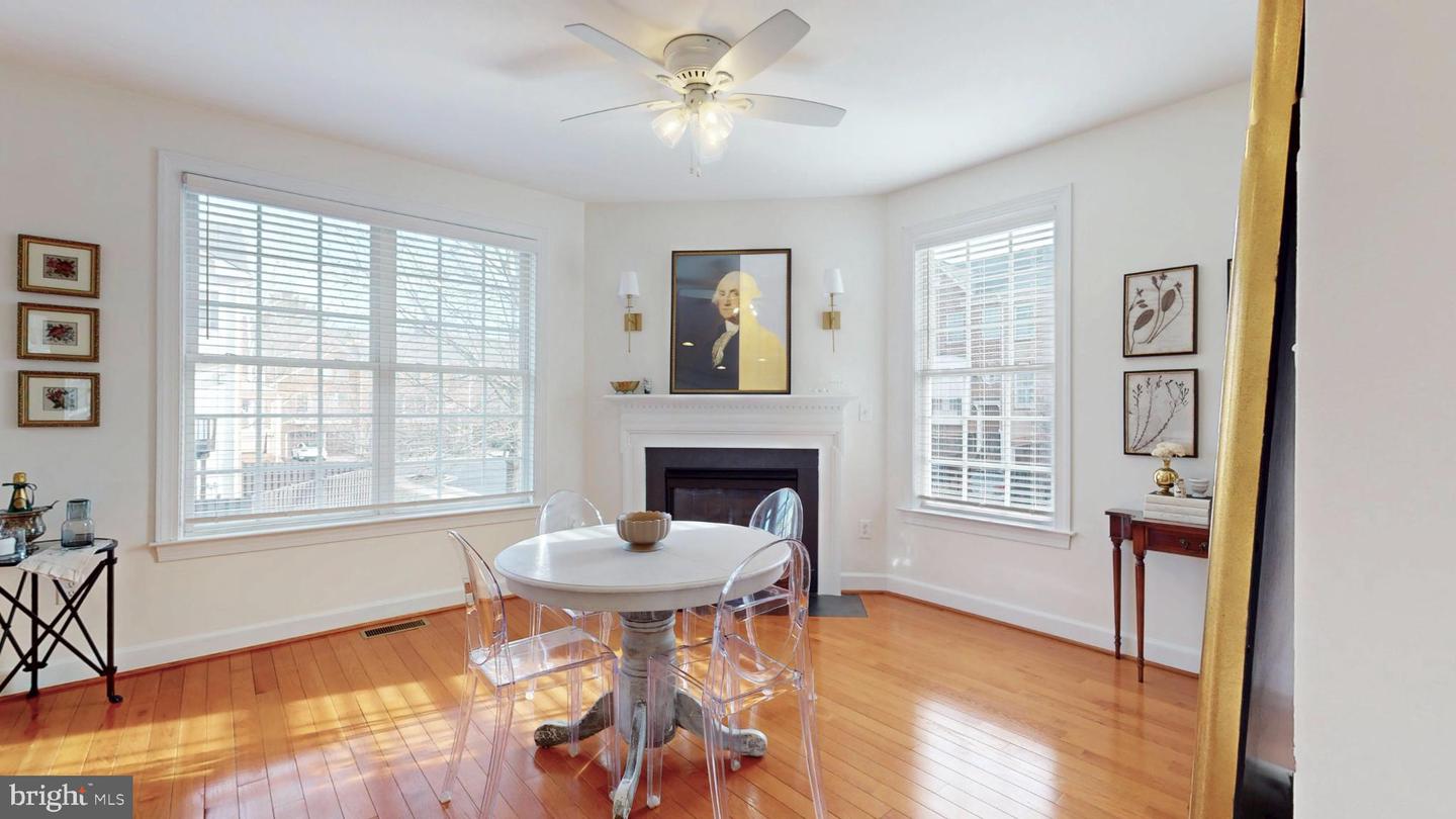 160 HERNDON MILL CIR, HERNDON, Virginia 20170, 3 Bedrooms Bedrooms, 7 Rooms Rooms,3 BathroomsBathrooms,Residential,For sale,160 HERNDON MILL CIR,VAFX2285862 MLS # VAFX2285862