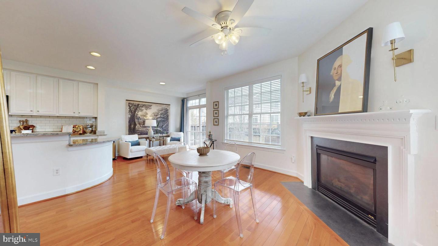 160 HERNDON MILL CIR, HERNDON, Virginia 20170, 3 Bedrooms Bedrooms, 7 Rooms Rooms,3 BathroomsBathrooms,Residential,For sale,160 HERNDON MILL CIR,VAFX2285862 MLS # VAFX2285862