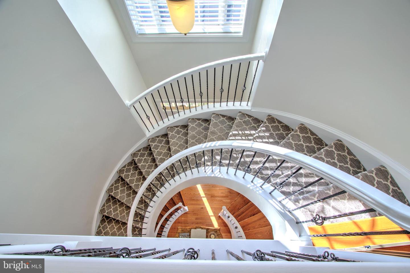 160 HERNDON MILL CIR, HERNDON, Virginia 20170, 3 Bedrooms Bedrooms, 7 Rooms Rooms,3 BathroomsBathrooms,Residential,For sale,160 HERNDON MILL CIR,VAFX2285862 MLS # VAFX2285862