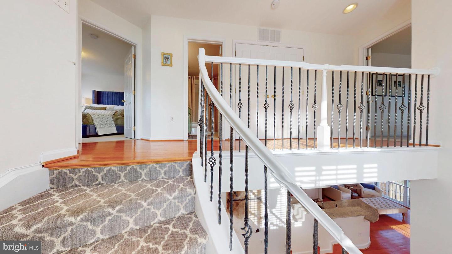 160 HERNDON MILL CIR, HERNDON, Virginia 20170, 3 Bedrooms Bedrooms, 7 Rooms Rooms,3 BathroomsBathrooms,Residential,For sale,160 HERNDON MILL CIR,VAFX2285862 MLS # VAFX2285862