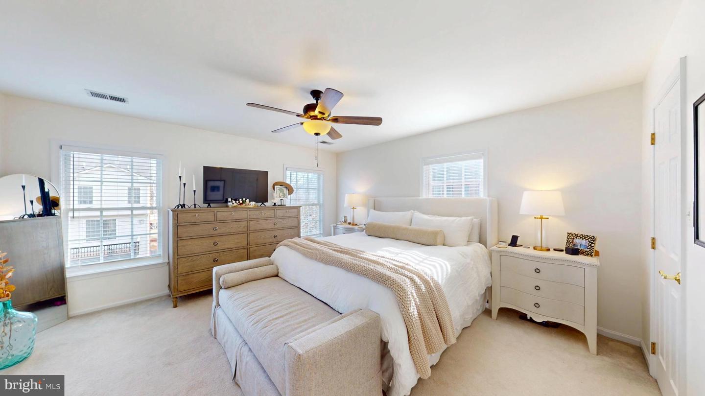 160 HERNDON MILL CIR, HERNDON, Virginia 20170, 3 Bedrooms Bedrooms, 7 Rooms Rooms,3 BathroomsBathrooms,Residential,For sale,160 HERNDON MILL CIR,VAFX2285862 MLS # VAFX2285862