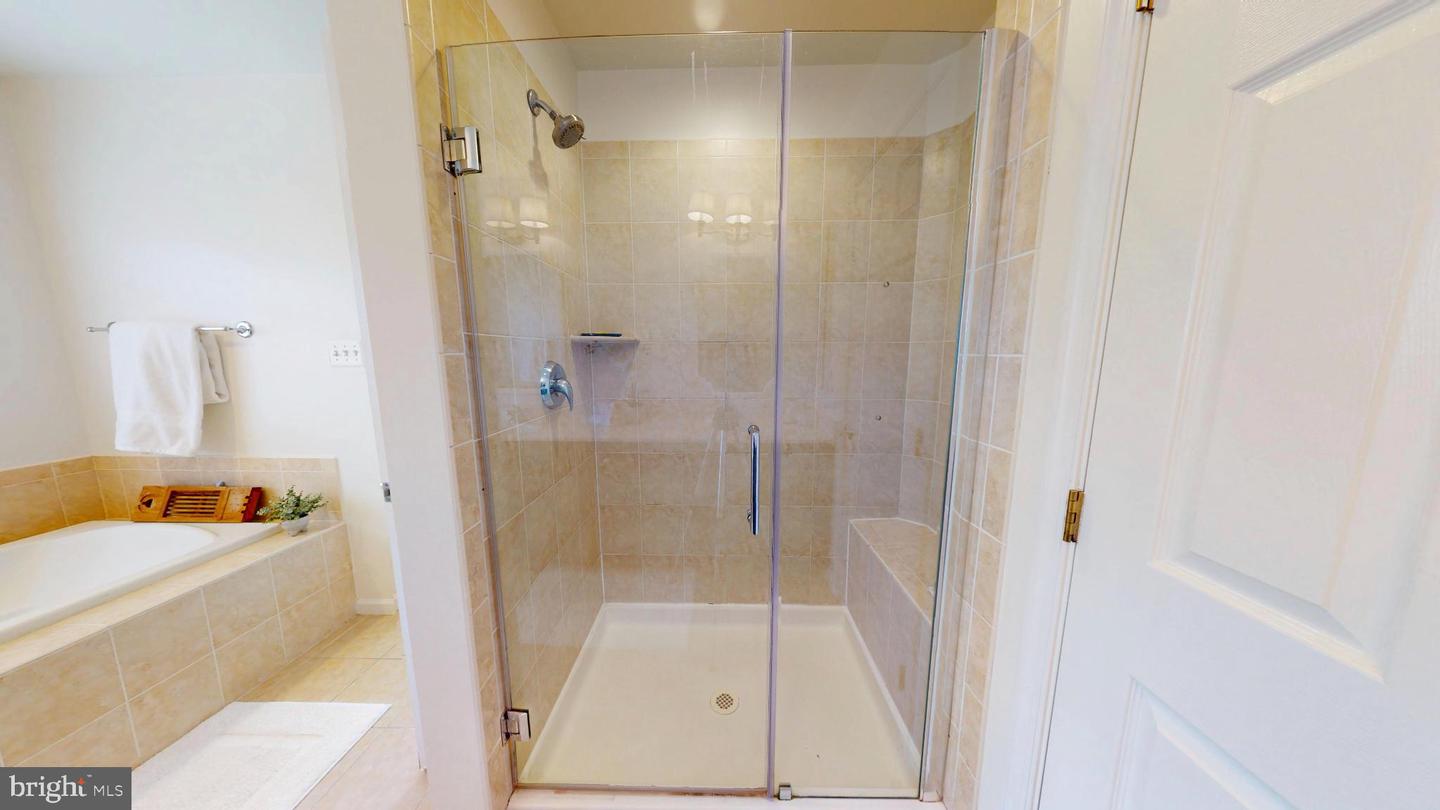 160 HERNDON MILL CIR, HERNDON, Virginia 20170, 3 Bedrooms Bedrooms, 7 Rooms Rooms,3 BathroomsBathrooms,Residential,For sale,160 HERNDON MILL CIR,VAFX2285862 MLS # VAFX2285862