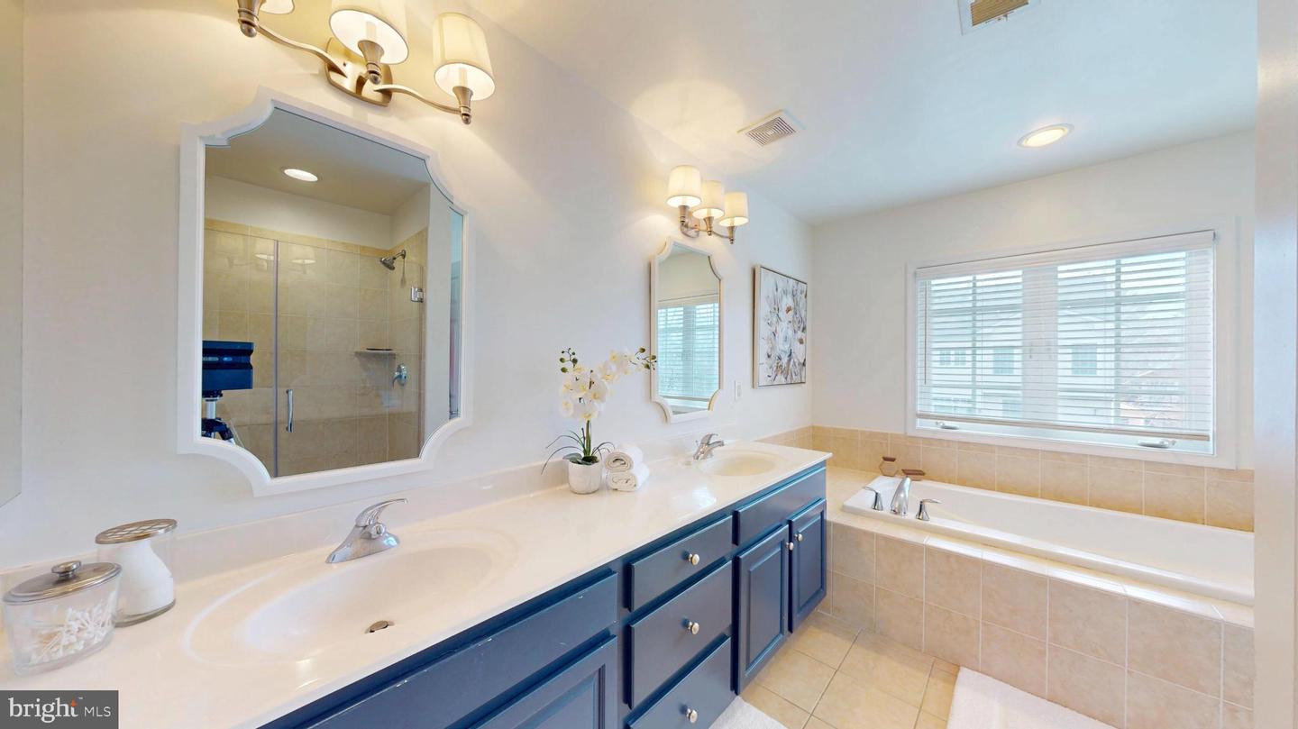 160 HERNDON MILL CIR, HERNDON, Virginia 20170, 3 Bedrooms Bedrooms, 7 Rooms Rooms,3 BathroomsBathrooms,Residential,For sale,160 HERNDON MILL CIR,VAFX2285862 MLS # VAFX2285862