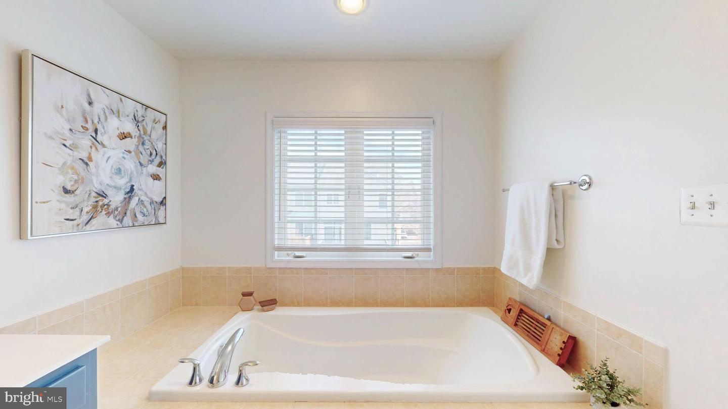 160 HERNDON MILL CIR, HERNDON, Virginia 20170, 3 Bedrooms Bedrooms, 7 Rooms Rooms,3 BathroomsBathrooms,Residential,For sale,160 HERNDON MILL CIR,VAFX2285862 MLS # VAFX2285862