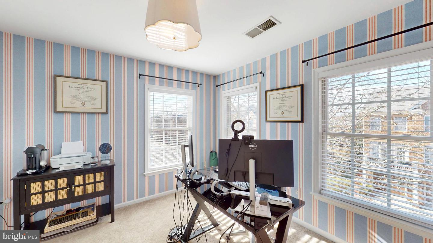 160 HERNDON MILL CIR, HERNDON, Virginia 20170, 3 Bedrooms Bedrooms, 7 Rooms Rooms,3 BathroomsBathrooms,Residential,For sale,160 HERNDON MILL CIR,VAFX2285862 MLS # VAFX2285862