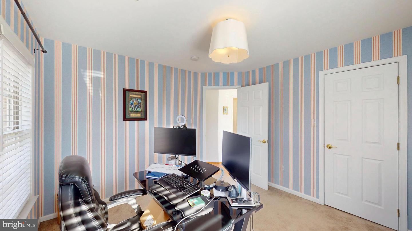 160 HERNDON MILL CIR, HERNDON, Virginia 20170, 3 Bedrooms Bedrooms, 7 Rooms Rooms,3 BathroomsBathrooms,Residential,For sale,160 HERNDON MILL CIR,VAFX2285862 MLS # VAFX2285862