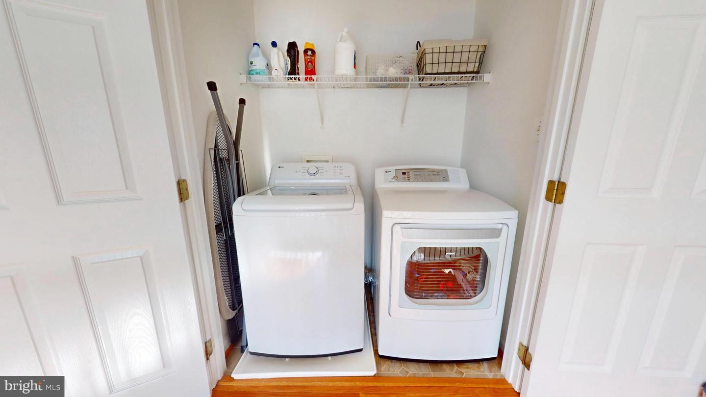 160 HERNDON MILL CIR, HERNDON, Virginia 20170, 3 Bedrooms Bedrooms, 7 Rooms Rooms,3 BathroomsBathrooms,Residential,For sale,160 HERNDON MILL CIR,VAFX2285862 MLS # VAFX2285862