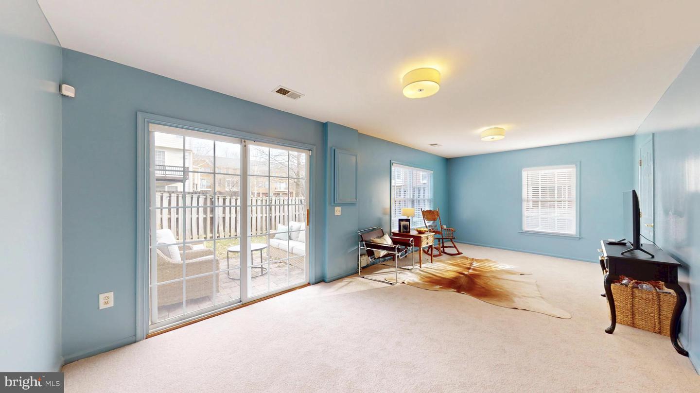 160 HERNDON MILL CIR, HERNDON, Virginia 20170, 3 Bedrooms Bedrooms, 7 Rooms Rooms,3 BathroomsBathrooms,Residential,For sale,160 HERNDON MILL CIR,VAFX2285862 MLS # VAFX2285862