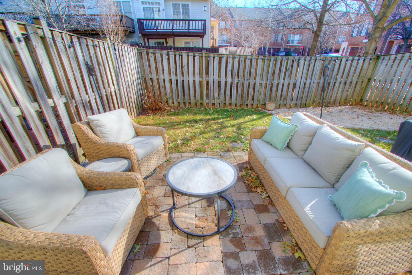 160 HERNDON MILL CIR, HERNDON, Virginia 20170, 3 Bedrooms Bedrooms, 7 Rooms Rooms,3 BathroomsBathrooms,Residential,For sale,160 HERNDON MILL CIR,VAFX2285862 MLS # VAFX2285862