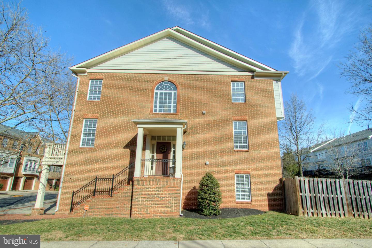 160 HERNDON MILL CIR, HERNDON, Virginia 20170, 3 Bedrooms Bedrooms, 7 Rooms Rooms,3 BathroomsBathrooms,Residential,For sale,160 HERNDON MILL CIR,VAFX2285862 MLS # VAFX2285862