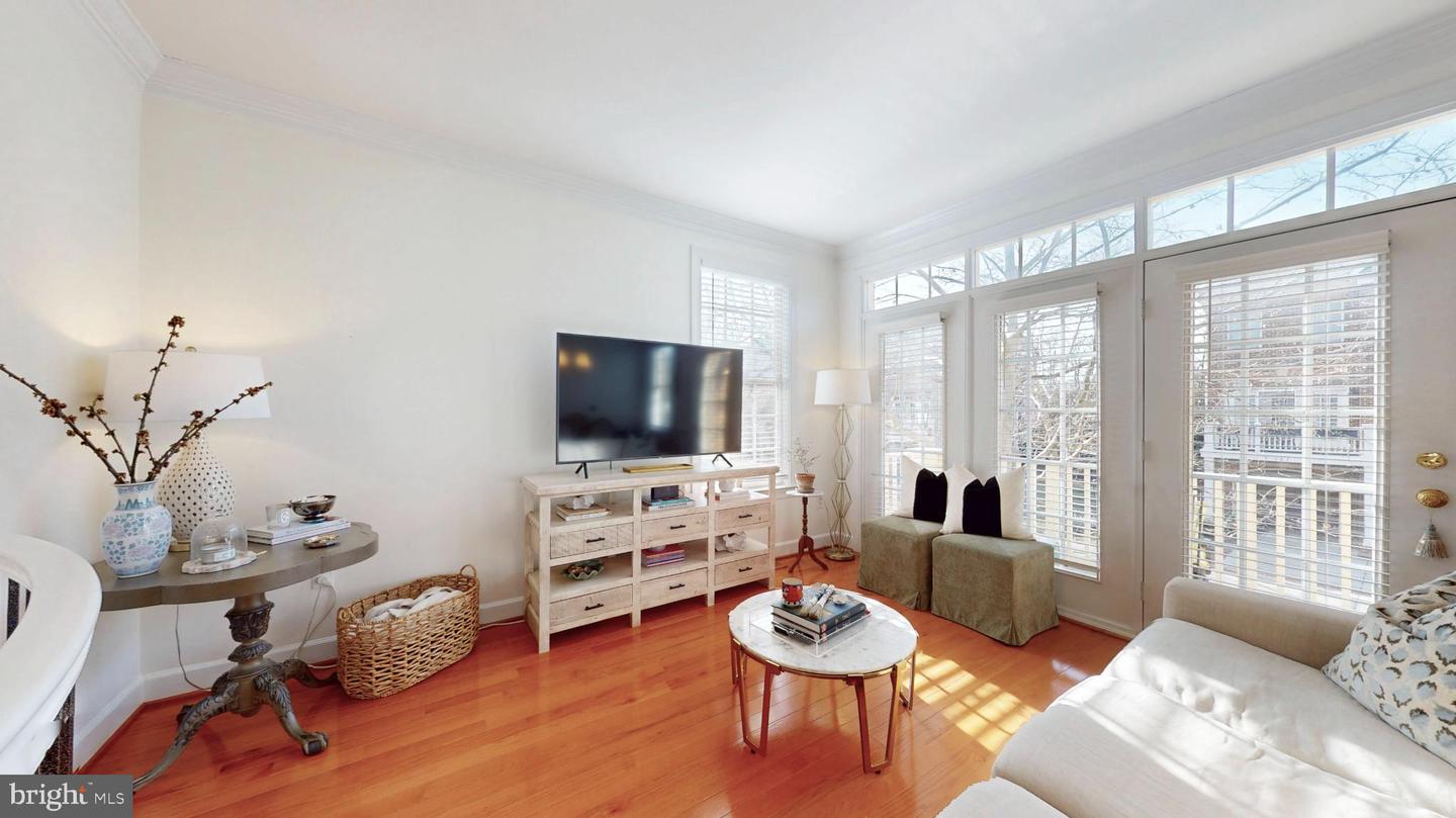 160 HERNDON MILL CIR, HERNDON, Virginia 20170, 3 Bedrooms Bedrooms, 7 Rooms Rooms,3 BathroomsBathrooms,Residential,For sale,160 HERNDON MILL CIR,VAFX2285862 MLS # VAFX2285862