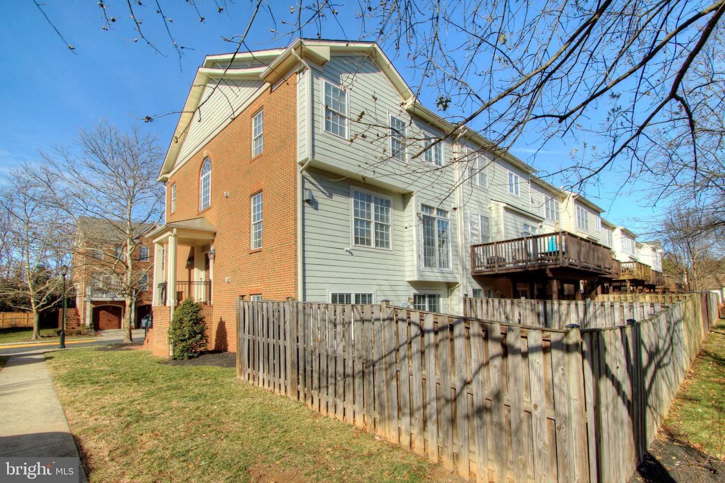 160 HERNDON MILL CIR, HERNDON, Virginia 20170, 3 Bedrooms Bedrooms, 7 Rooms Rooms,3 BathroomsBathrooms,Residential,For sale,160 HERNDON MILL CIR,VAFX2285862 MLS # VAFX2285862