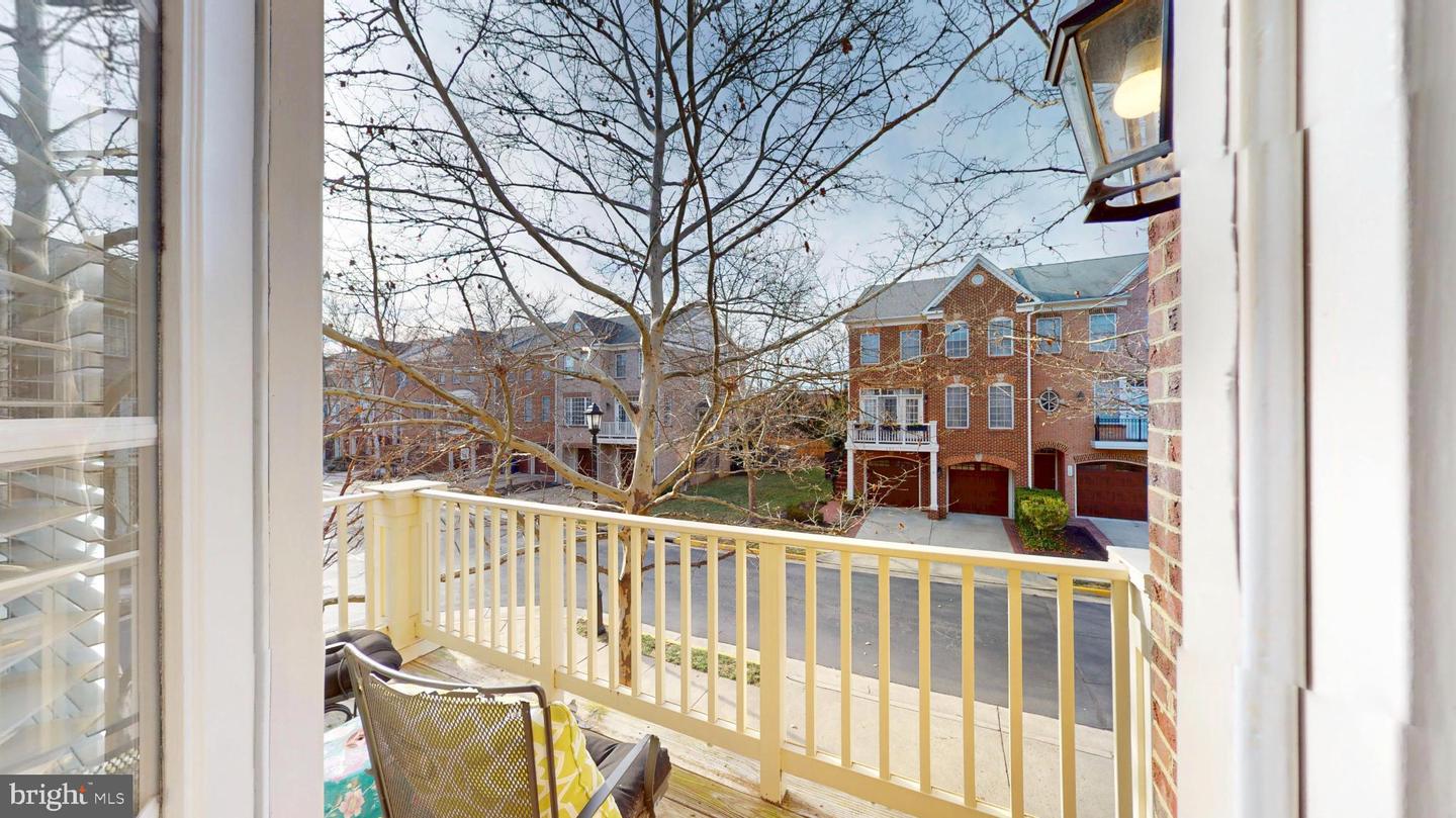 160 HERNDON MILL CIR, HERNDON, Virginia 20170, 3 Bedrooms Bedrooms, 7 Rooms Rooms,3 BathroomsBathrooms,Residential,For sale,160 HERNDON MILL CIR,VAFX2285862 MLS # VAFX2285862