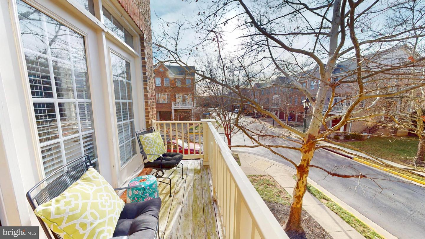 160 HERNDON MILL CIR, HERNDON, Virginia 20170, 3 Bedrooms Bedrooms, 7 Rooms Rooms,3 BathroomsBathrooms,Residential,For sale,160 HERNDON MILL CIR,VAFX2285862 MLS # VAFX2285862