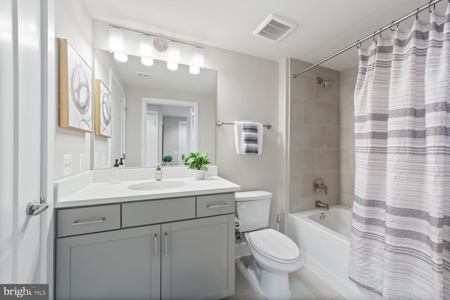 50 FLORIDA AVE NE #226, WASHINGTON, District Of Columbia 20002, 1 Bedroom Bedrooms, ,1 BathroomBathrooms,Residential,For sale,50 FLORIDA AVE NE #226,DCDC2241490 MLS # DCDC2241490