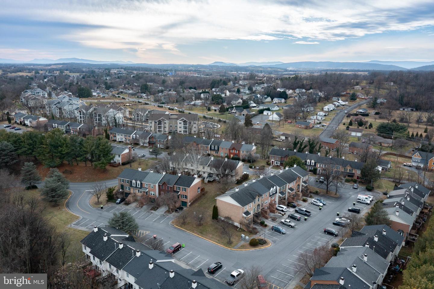 218 TUDOR DR, WINCHESTER, Virginia 22603, 2 Bedrooms Bedrooms, ,3 BathroomsBathrooms,Residential,For sale,218 TUDOR DR,VAFV2039018 MLS # VAFV2039018