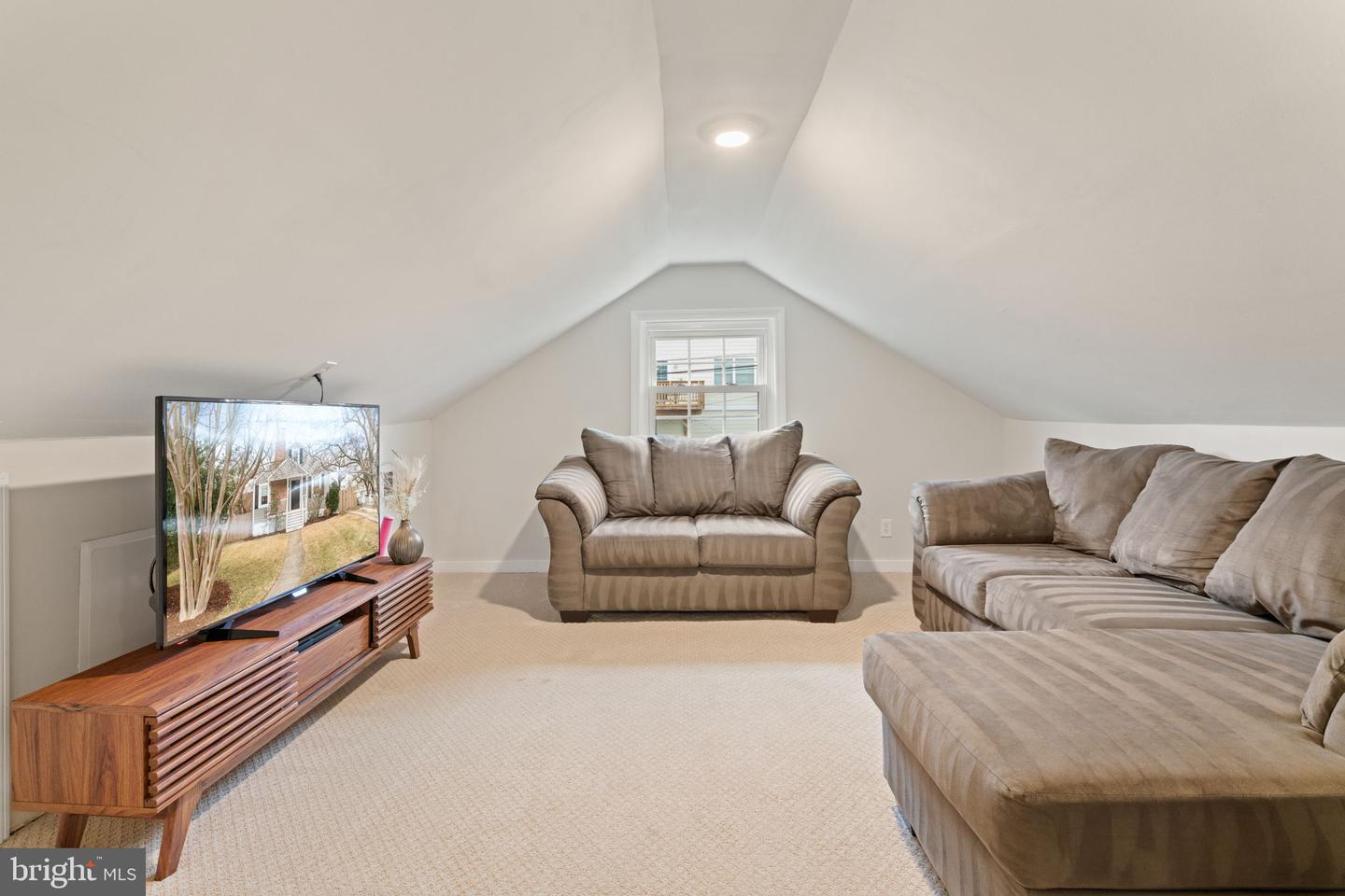 2916 BROOK DR, FALLS CHURCH, Virginia 22042, 4 Bedrooms Bedrooms, ,2 BathroomsBathrooms,Residential,For sale,2916 BROOK DR,VAFX2285734 MLS # VAFX2285734