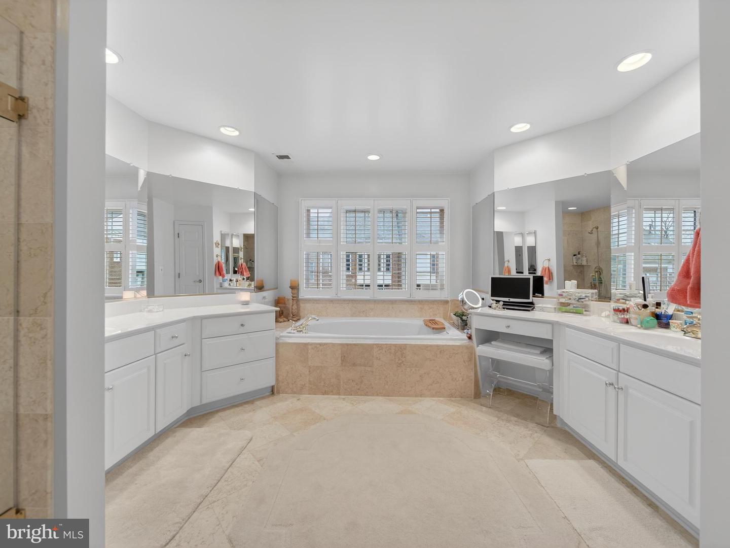 1723 22ND CT N, ARLINGTON, Virginia 22209, 3 Bedrooms Bedrooms, ,3 BathroomsBathrooms,Residential,For sale,1723 22ND CT N,VAAR2067746 MLS # VAAR2067746