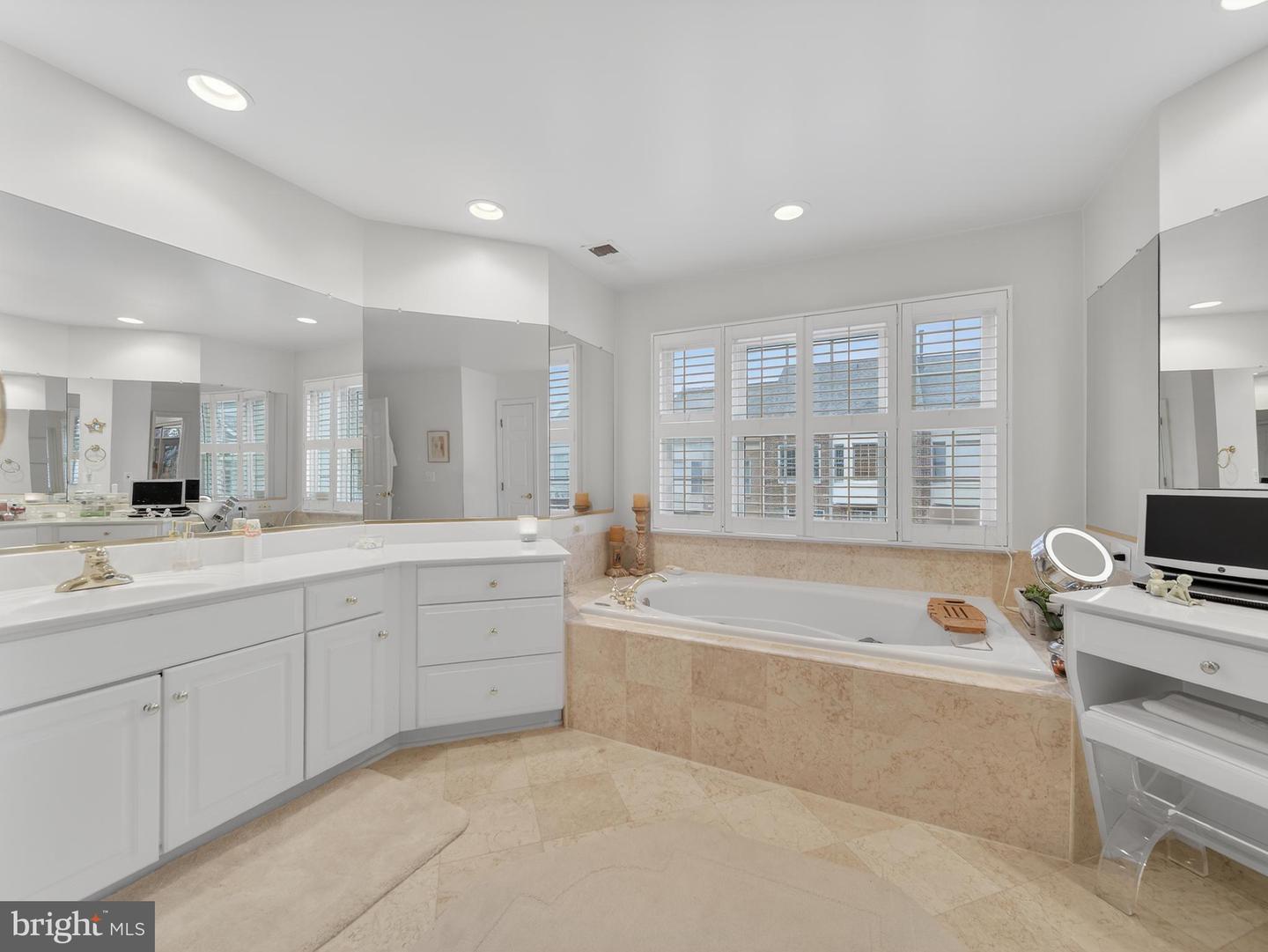 1723 22ND CT N, ARLINGTON, Virginia 22209, 3 Bedrooms Bedrooms, ,3 BathroomsBathrooms,Residential,For sale,1723 22ND CT N,VAAR2067746 MLS # VAAR2067746