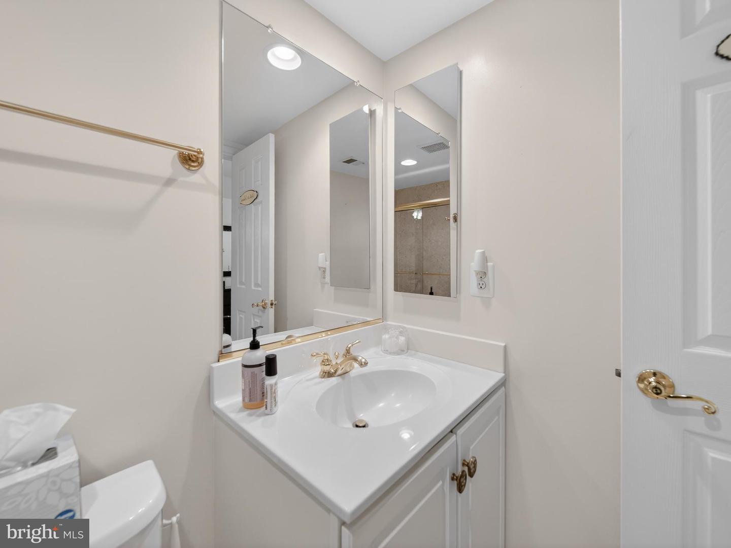 1723 22ND CT N, ARLINGTON, Virginia 22209, 3 Bedrooms Bedrooms, ,3 BathroomsBathrooms,Residential,For sale,1723 22ND CT N,VAAR2067746 MLS # VAAR2067746