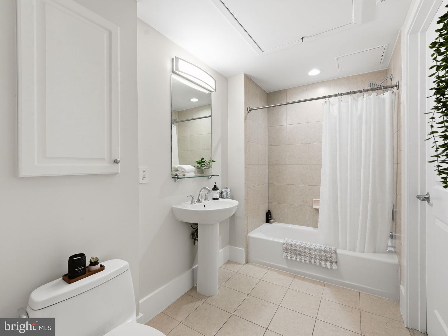 1440 CHURCH ST NW #401, WASHINGTON, District Of Columbia 20005, 2 Bedrooms Bedrooms, ,2 BathroomsBathrooms,Residential,For sale,1440 CHURCH ST NW #401,DCDC2241374 MLS # DCDC2241374