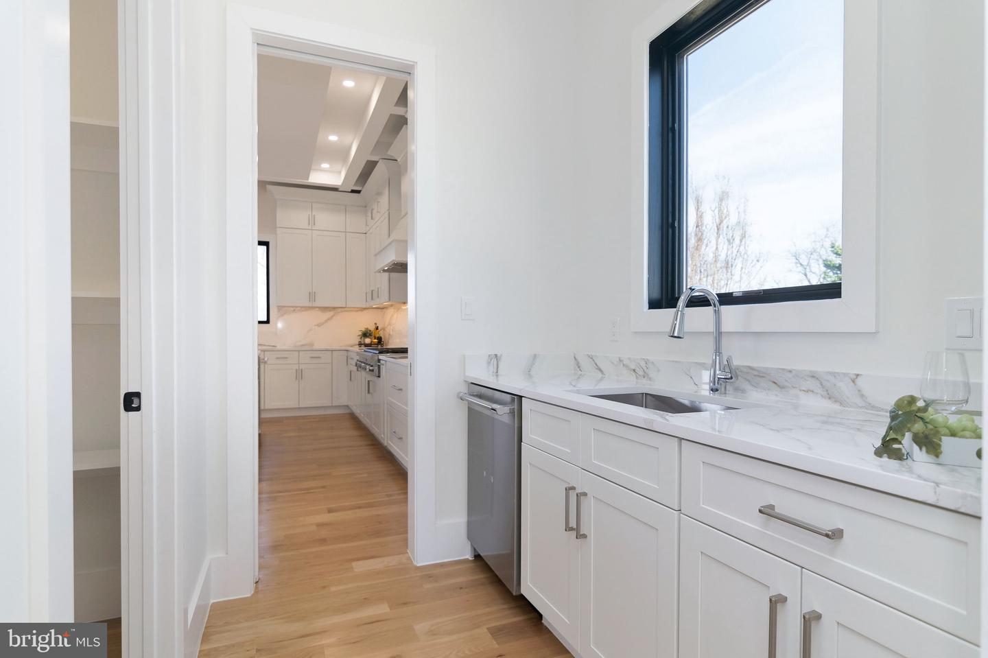 6818 BARRETT RD, FALLS CHURCH, Virginia 22042, 6 Bedrooms Bedrooms, 25 Rooms Rooms,5 BathroomsBathrooms,Residential,For sale,6818 BARRETT RD,VAFX2285748 MLS # VAFX2285748