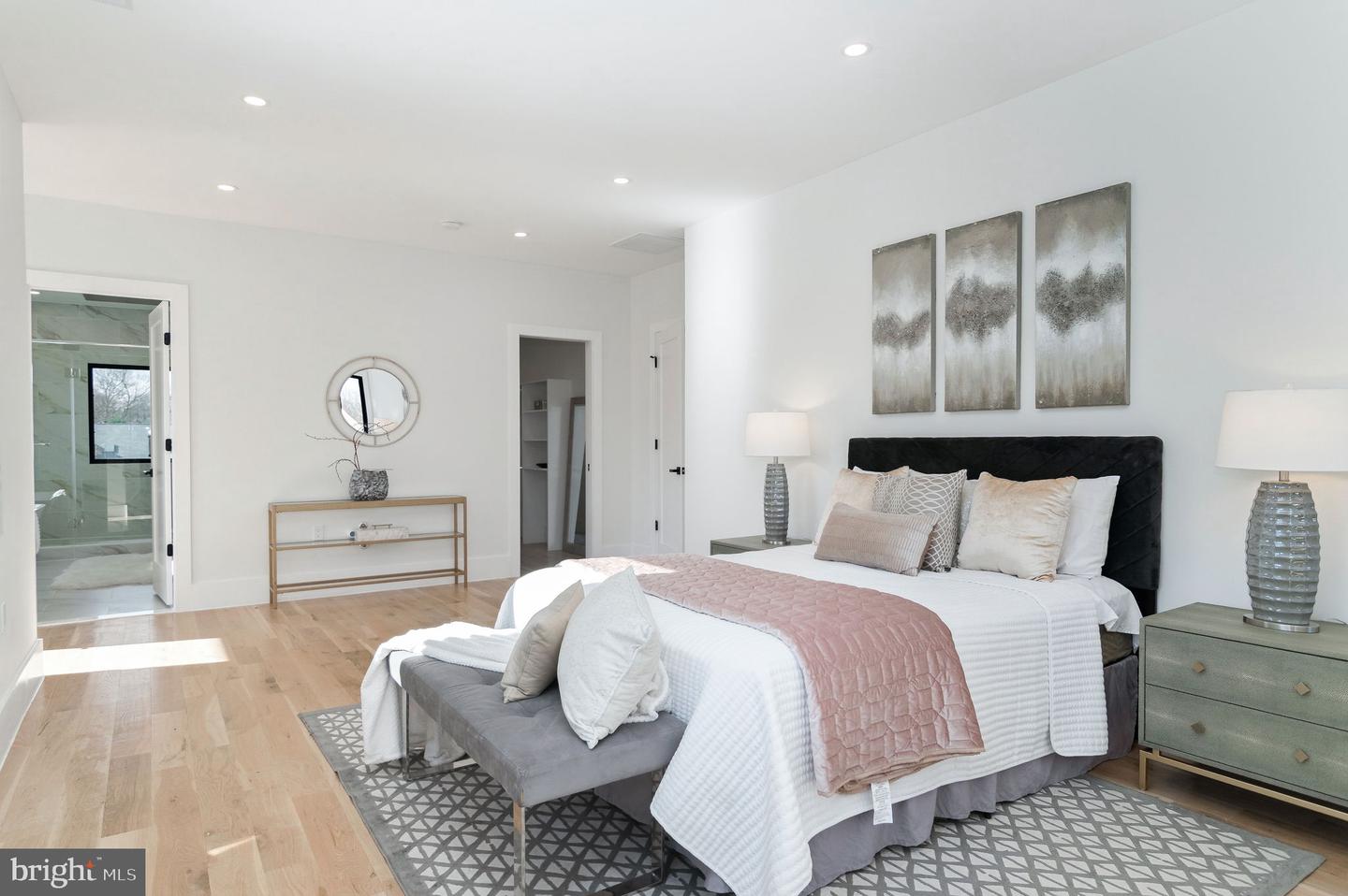 6818 BARRETT RD, FALLS CHURCH, Virginia 22042, 6 Bedrooms Bedrooms, 25 Rooms Rooms,5 BathroomsBathrooms,Residential,For sale,6818 BARRETT RD,VAFX2285748 MLS # VAFX2285748