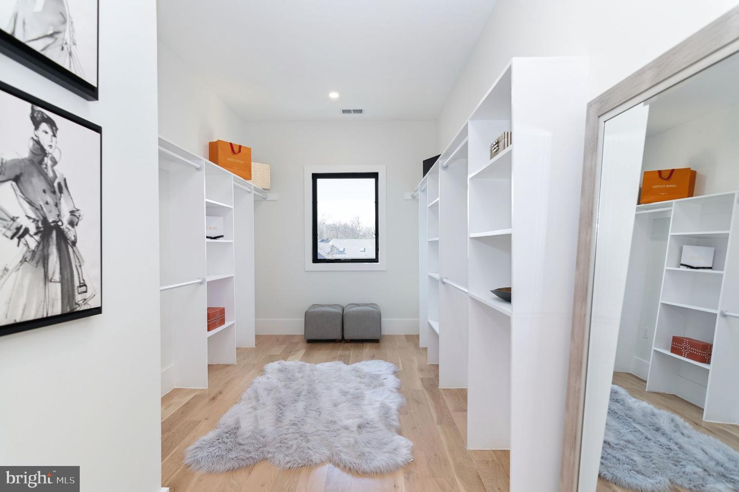 6818 BARRETT RD, FALLS CHURCH, Virginia 22042, 6 Bedrooms Bedrooms, 25 Rooms Rooms,5 BathroomsBathrooms,Residential,For sale,6818 BARRETT RD,VAFX2285748 MLS # VAFX2285748