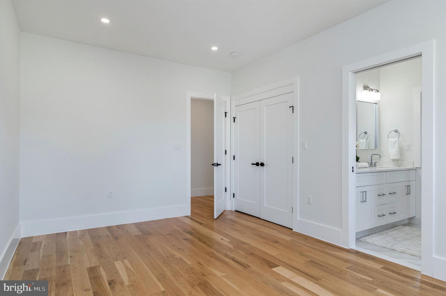 6818 BARRETT RD, FALLS CHURCH, Virginia 22042, 6 Bedrooms Bedrooms, 25 Rooms Rooms,5 BathroomsBathrooms,Residential,For sale,6818 BARRETT RD,VAFX2285748 MLS # VAFX2285748