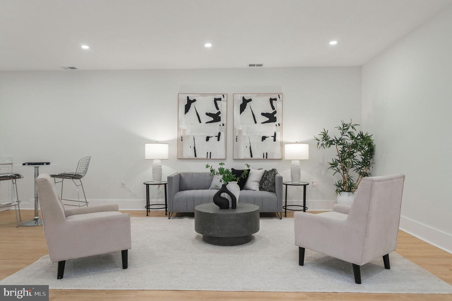 6818 BARRETT RD, FALLS CHURCH, Virginia 22042, 6 Bedrooms Bedrooms, 25 Rooms Rooms,5 BathroomsBathrooms,Residential,For sale,6818 BARRETT RD,VAFX2285748 MLS # VAFX2285748