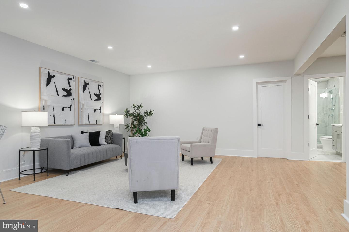 6818 BARRETT RD, FALLS CHURCH, Virginia 22042, 6 Bedrooms Bedrooms, 25 Rooms Rooms,5 BathroomsBathrooms,Residential,For sale,6818 BARRETT RD,VAFX2285748 MLS # VAFX2285748