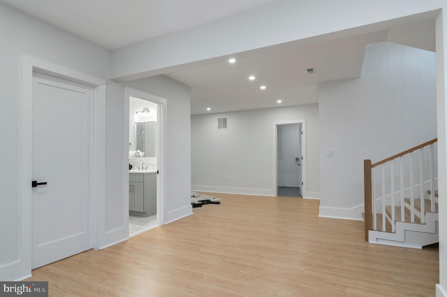 6818 BARRETT RD, FALLS CHURCH, Virginia 22042, 6 Bedrooms Bedrooms, 25 Rooms Rooms,5 BathroomsBathrooms,Residential,For sale,6818 BARRETT RD,VAFX2285748 MLS # VAFX2285748