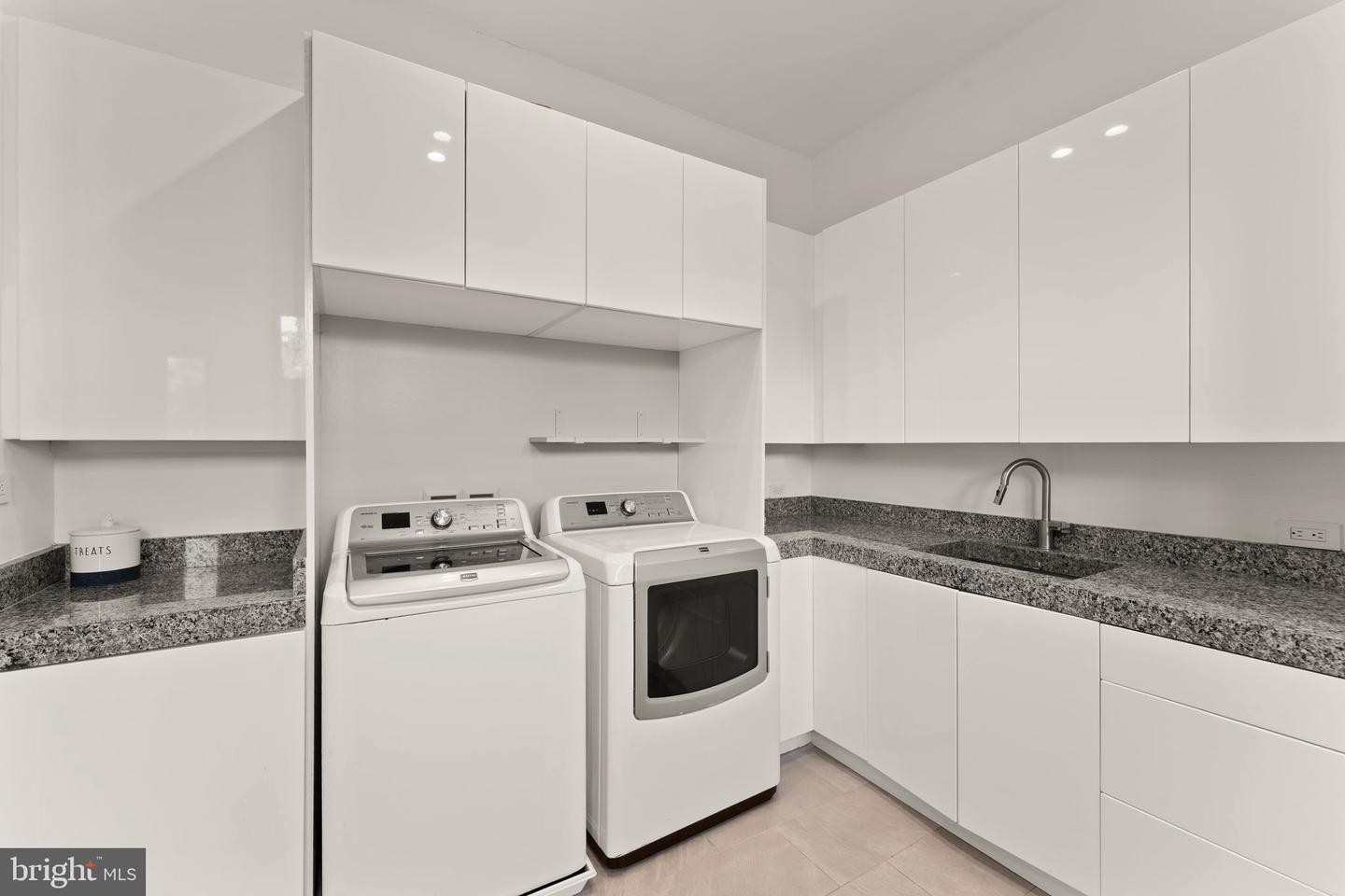 41774 ASHMEADOW CT, ASHBURN, Virginia 20148, 5 Bedrooms Bedrooms, ,4 BathroomsBathrooms,Residential,For sale,41774 ASHMEADOW CT,VALO2113984 MLS # VALO2113984